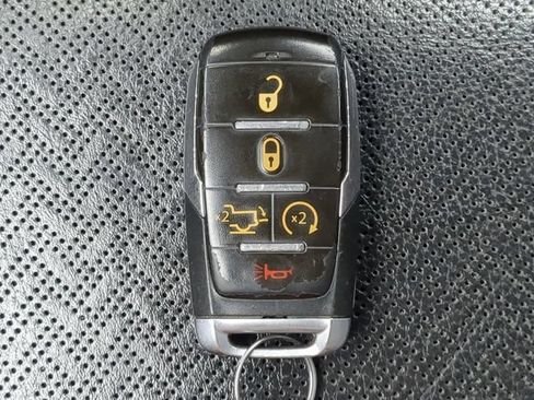 Used 2019 RAM 1500 Laramie AWD/4WD image 38
