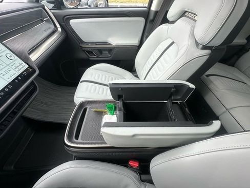 Used 2022 Rivian R1T Adventure image 24