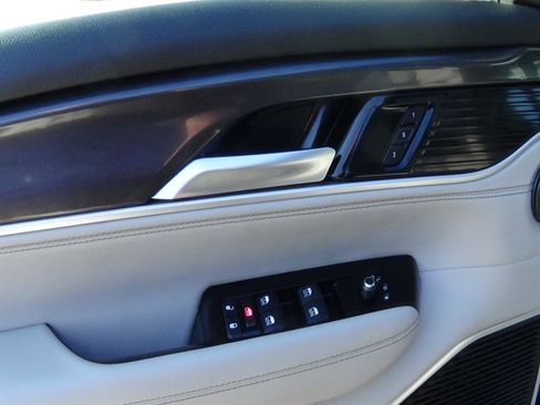 Certified 2024 Jeep Wagoneer 4WD w/ Premium Group I image 17