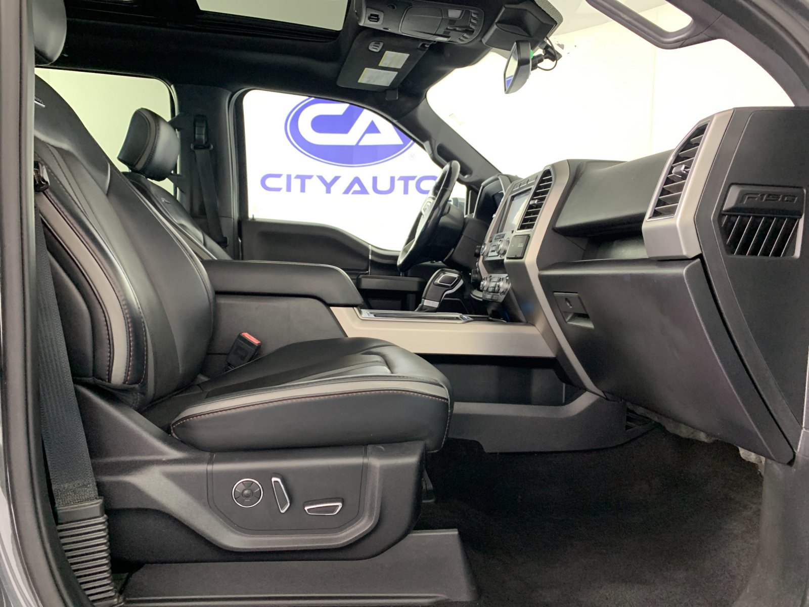 Used 2019 Ford F150 Platinum w/ Equipment Group 701A Luxury AWD/4WD image 39