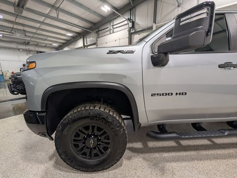 Used 2024 Chevrolet Silverado 2500 ZR2 w/ Technology Package AWD/4WD image 7