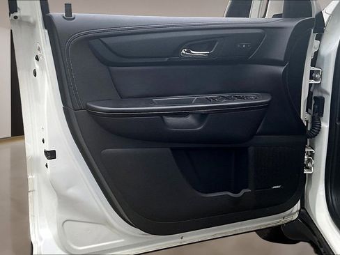 Used 2015 Chevrolet Traverse LTZ FWD image 18