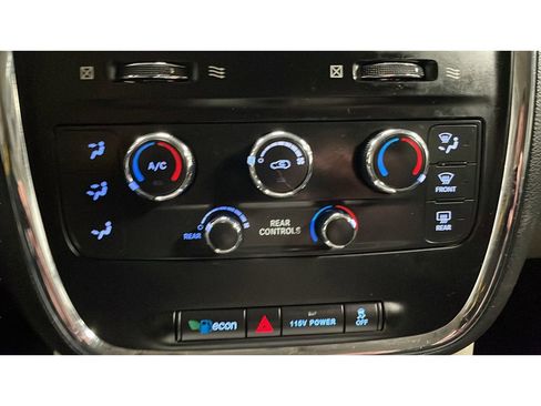 Used 2016 Dodge Grand Caravan SXT image 14