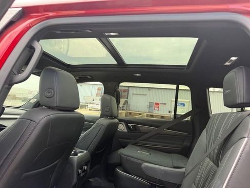 Used 2025 Buick Enclave Avenir w/ LPO, All-Weather Package FWD image 10