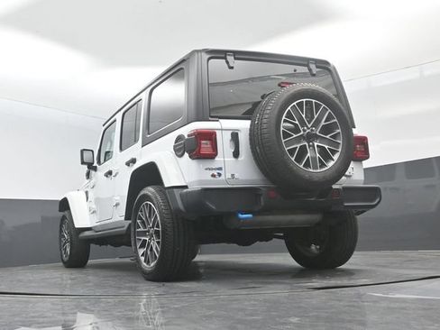Used 2023 Jeep Wrangler Unlimited Sahara w/ Cold Weather Group AWD/4WD image 21
