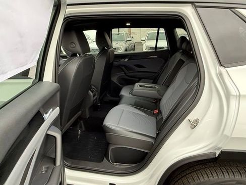 New 2026 Volkswagen Tiguan SE R-Line AWD/4WD image 9