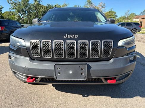 Used 2019 Jeep Cherokee Trailhawk AWD/4WD image 2