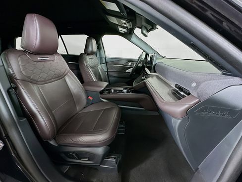 Used 2025 Ford Explorer Platinum w/ LUX Leather Package image 34