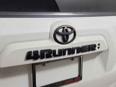 Used 2020 Toyota 4Runner SR5 Premium w/ Moonroof Package image 9