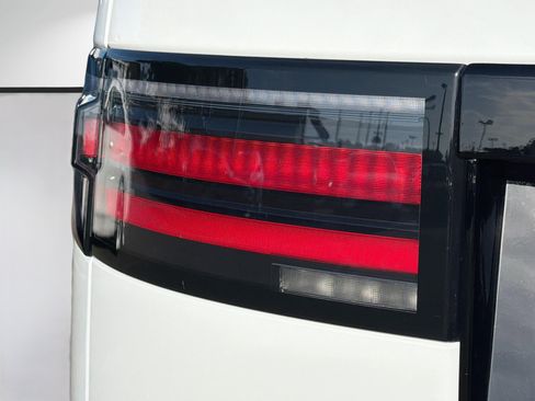 New 2026 Land Rover Discovery Limited Edition image 44