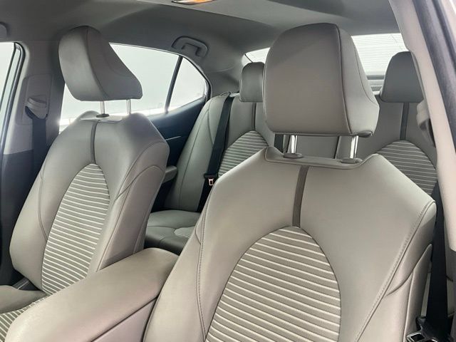 Used 2019 Toyota Camry SE FWD image 5