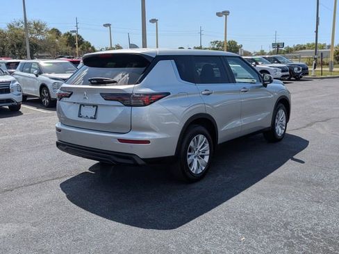 New 2026 Mitsubishi Outlander ES FWD image 6