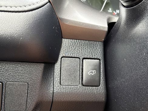 Used 2017 Toyota RAV4 XLE FWD image 19
