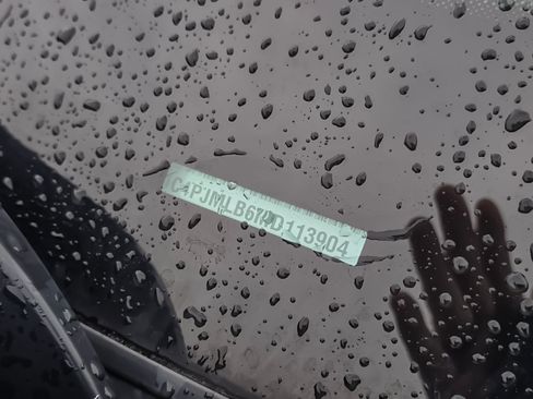 Used 2021 Jeep Cherokee Latitude Plus image 2