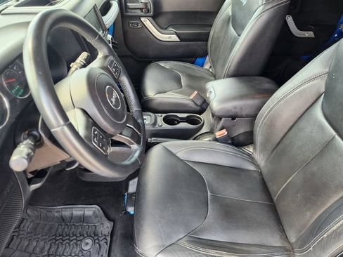 Used 2016 Jeep Wrangler Unlimited Rubicon w/ Connectivity Group AWD/4WD image 12