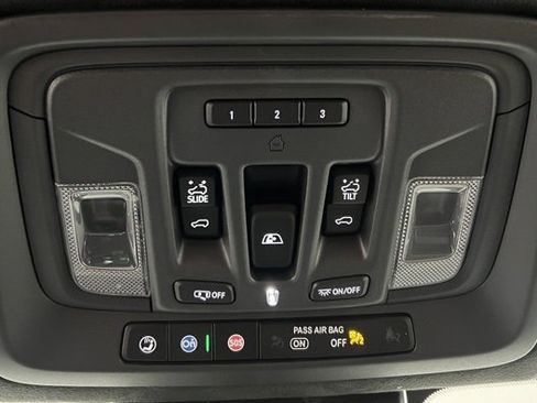 Used 2025 GMC Sierra 3500 Denali Ultimate image 40