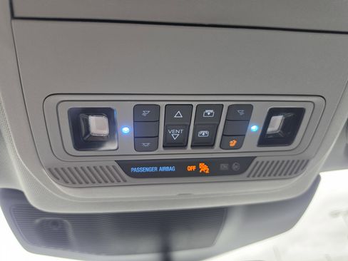 Used 2022 Ford Explorer XLT w/ Equipment Group 202A AWD/4WD image 33