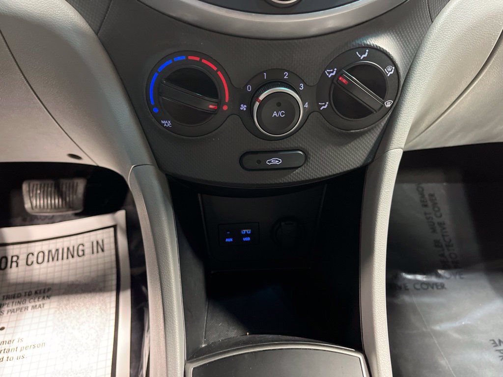 Used 2015 Hyundai Accent GLS FWD image 23