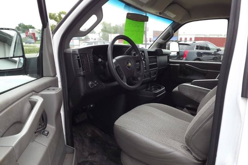 Used 2017 Chevrolet Express 2500 RWD image 9