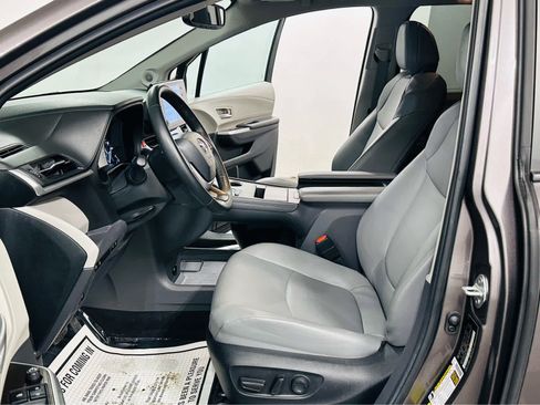 Certified 2024 Toyota Sienna XLE w/ XLE Plus Package image 9