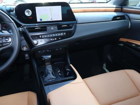 Used 2025 Lexus ES 350 w/ Premium Package FWD image 12