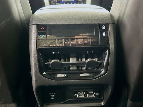 Used 2023 Jeep Grand Cherokee L Laredo image 28