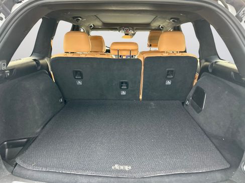 Certified 2022 Jeep Grand Cherokee Summit AWD/4WD image 39