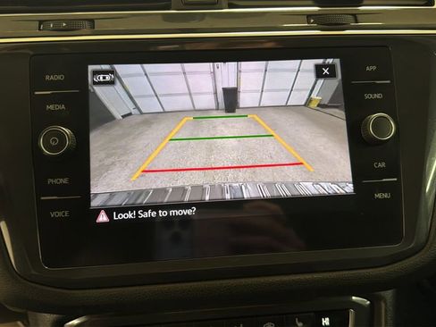 Used 2021 Volkswagen Tiguan SE w/ Panoramic Sunroof Package AWD/4WD image 20