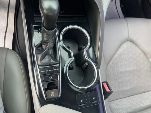 Used 2018 Toyota Camry XSE FWD image 33