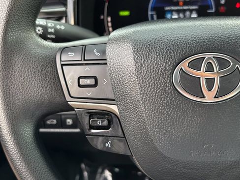 Used 2025 Toyota Camry LE FWD image 30