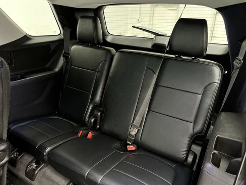 Used 2019 Chevrolet Traverse LT FWD image 12