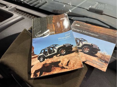 Used 2014 Jeep Wrangler Unlimited Rubicon w/ Connectivity Group image 19