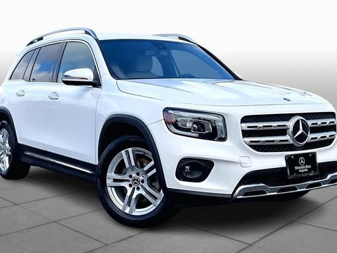 Used 2020 Mercedes-Benz GLB 250 4MATIC w/ Premium Package image 2