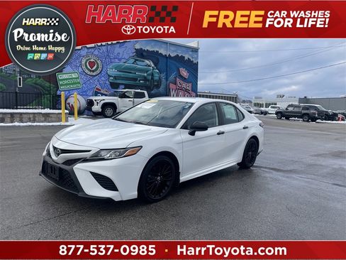 Used 2019 Toyota Camry SE image 1