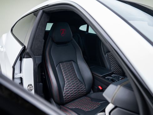 Used 2022 Lamborghini Urus image 43