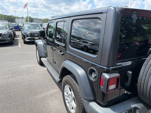 Used 2018 Jeep Wrangler Unlimited Sport S AWD/4WD image 4
