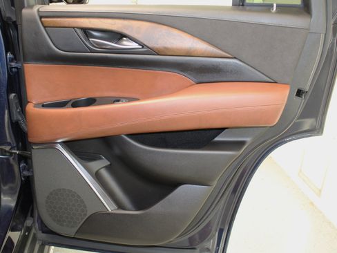 Used 2018 Cadillac Escalade Luxury image 49