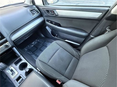 Used 2018 Subaru Outback 2.5i AWD/4WD image 11