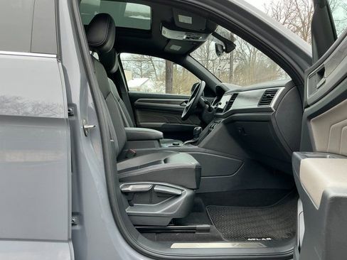 Used 2021 Volkswagen Atlas Cross Sport SE w/ Panoramic Sunroof Package image 12