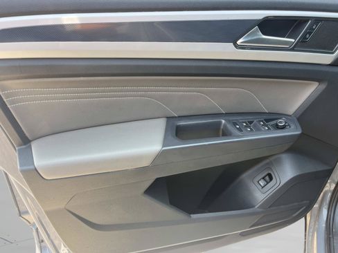 Used 2021 Volkswagen Atlas Cross Sport SE w/ Panoramic Sunroof Package FWD image 26