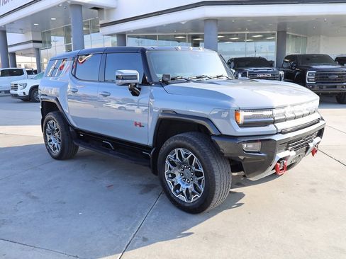 Used 2024 GMC Hummer EV 3X w/ LPO, Illumination Package image 8