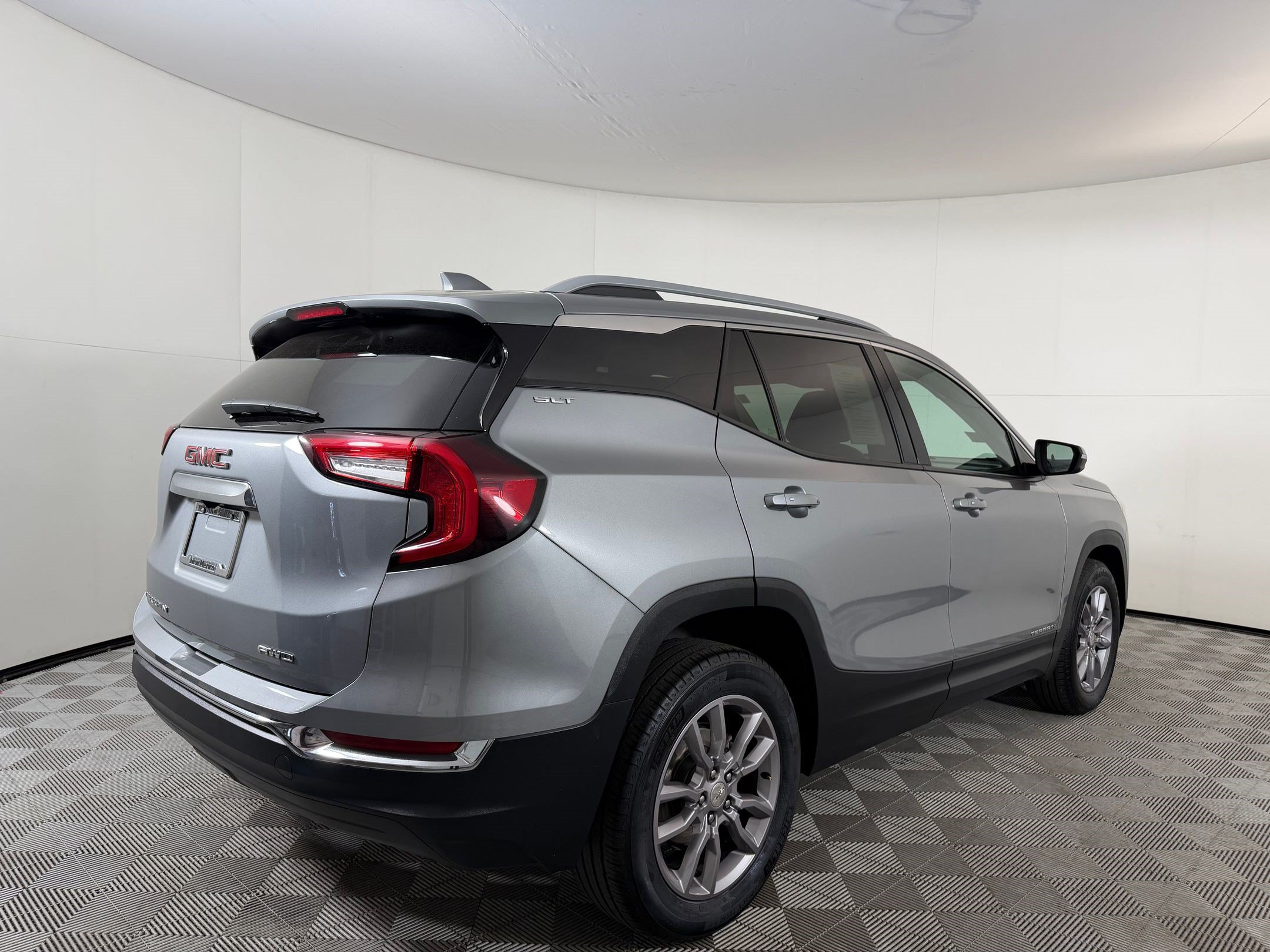 Used 2024 GMC Terrain SLT AWD/4WD image 59