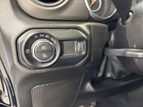 Used 2023 Jeep Gladiator Sport AWD/4WD image 19
