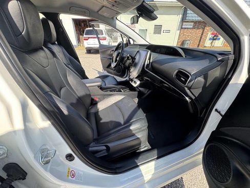 Used 2017 Toyota Prius Prime Plus image 40