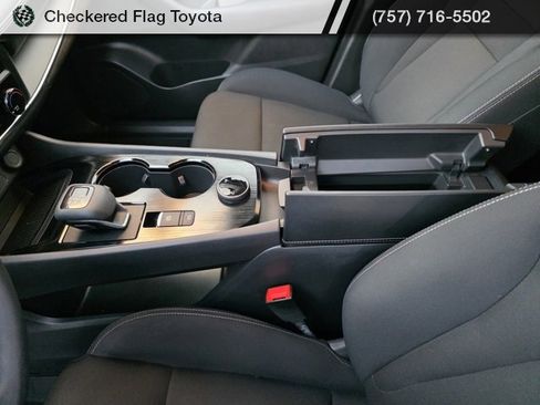 Used 2023 Nissan Rogue S image 34