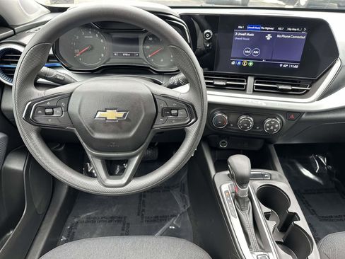 Certified 2024 Chevrolet Trax LS w/ LS Convenience Package image 8