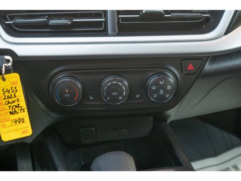 Used 2025 Chevrolet Trax RS w/ Driver Confidence Package FWD image 18