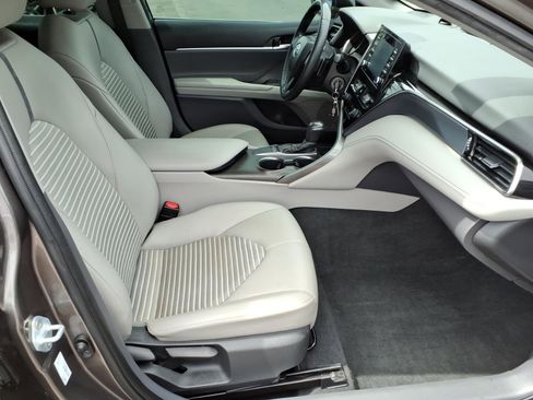 Used 2022 Toyota Camry SE FWD image 11