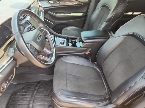 Used 2022 Jeep Grand Cherokee L Laredo RWD image 19