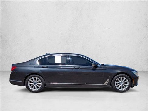 Used 2018 BMW 740e xDrive AWD/4WD image 4
